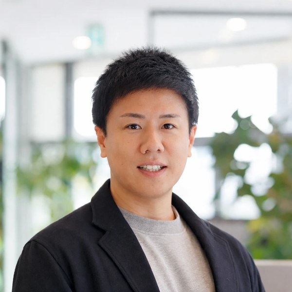 白都 卓磨 氏
